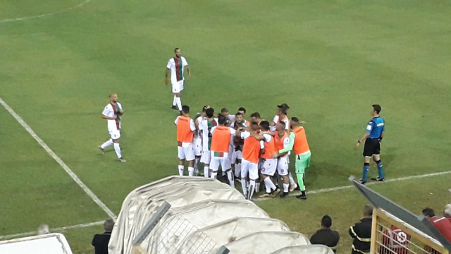 L'esultanza della Ternana dopo il gol di Proietti